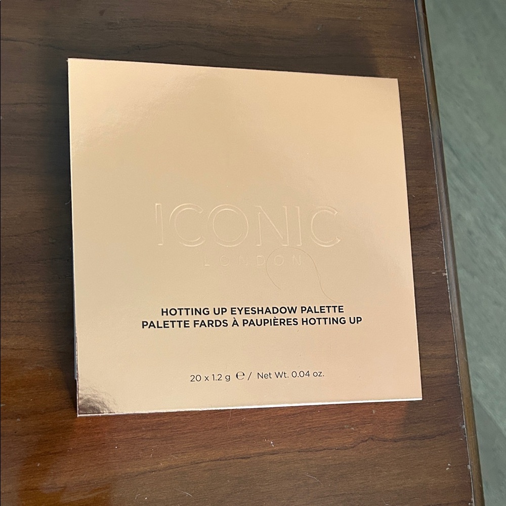 ICONIC London Hotting Up Eyeshadow Palette - Gold